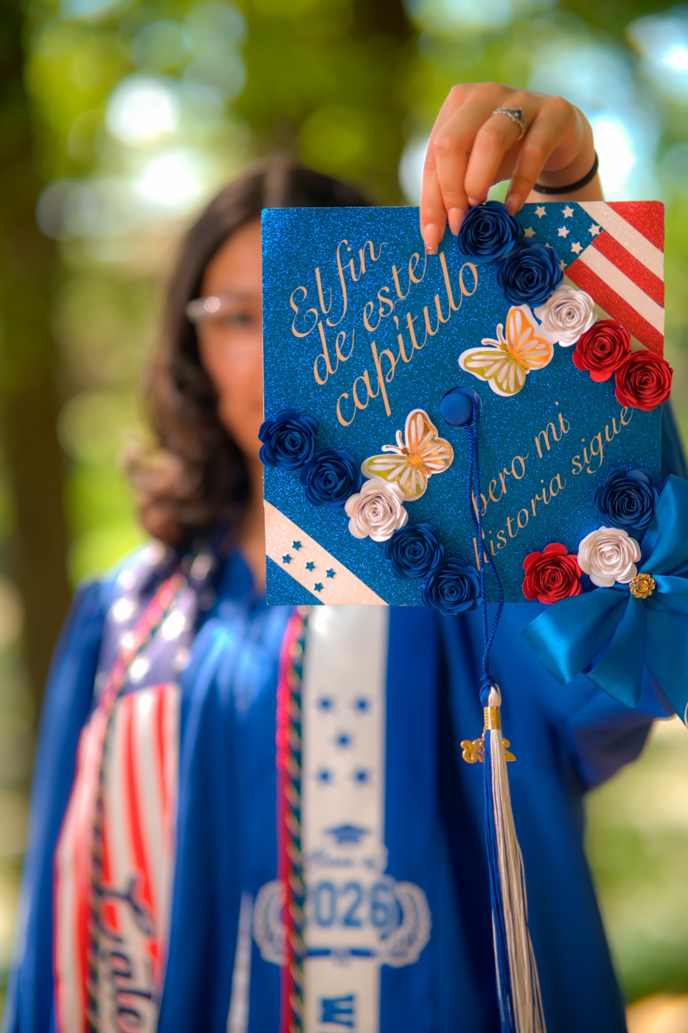 Detalle creativo del birrete de graduación