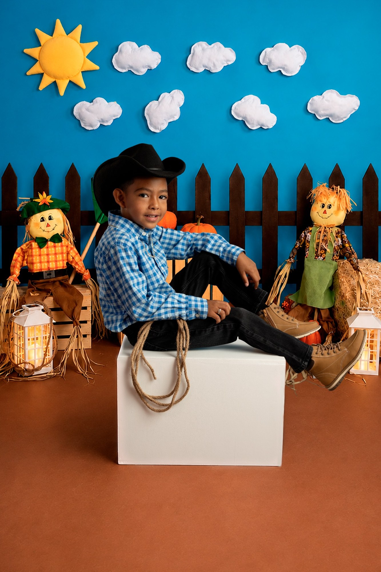 Niño en escenario vaquero de estudio