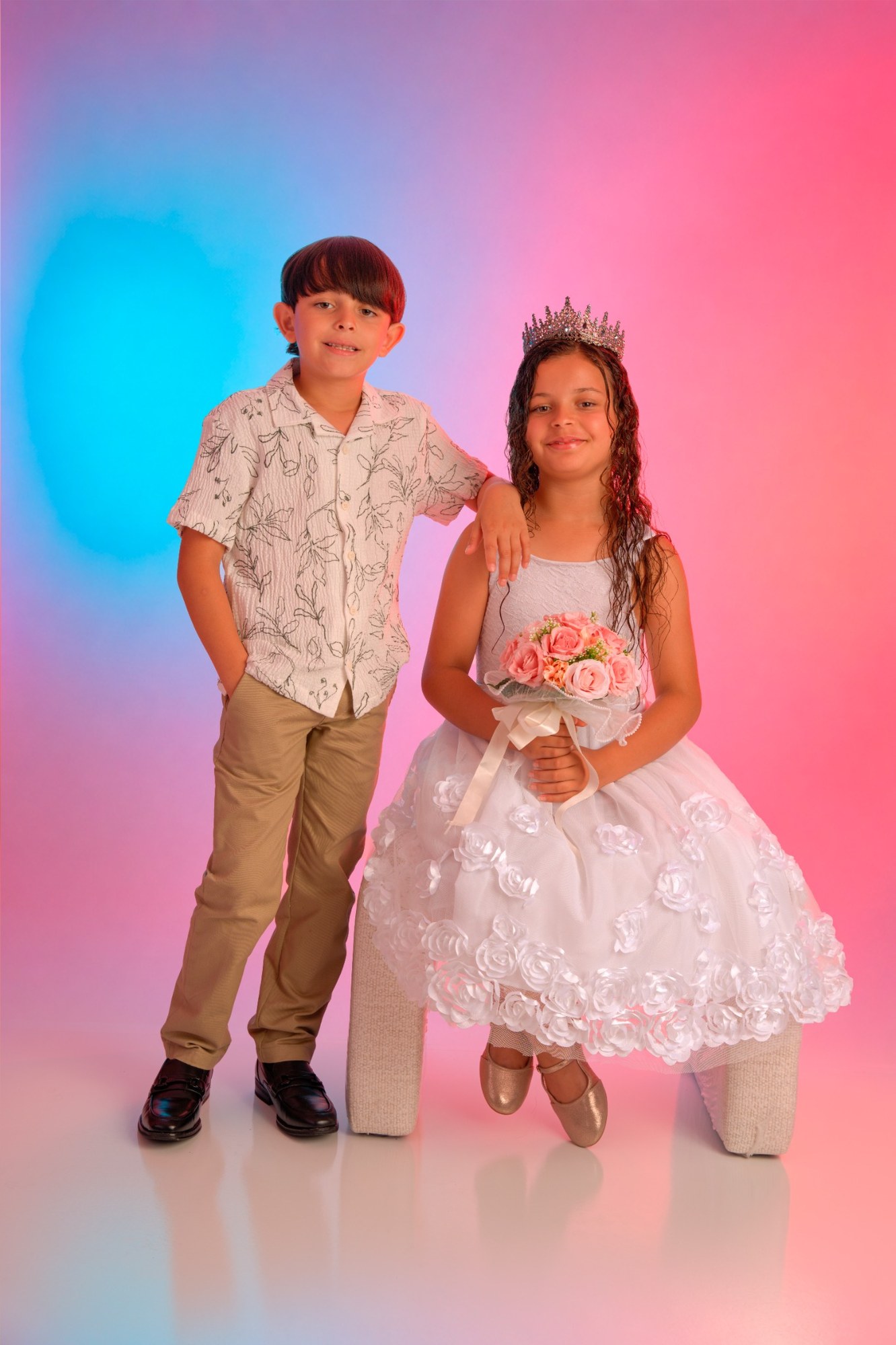 Retrato de niños con iluminación de colores